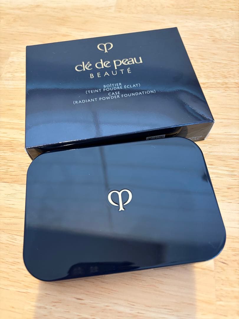 clé de peau パウダーファンデーション　オークル01