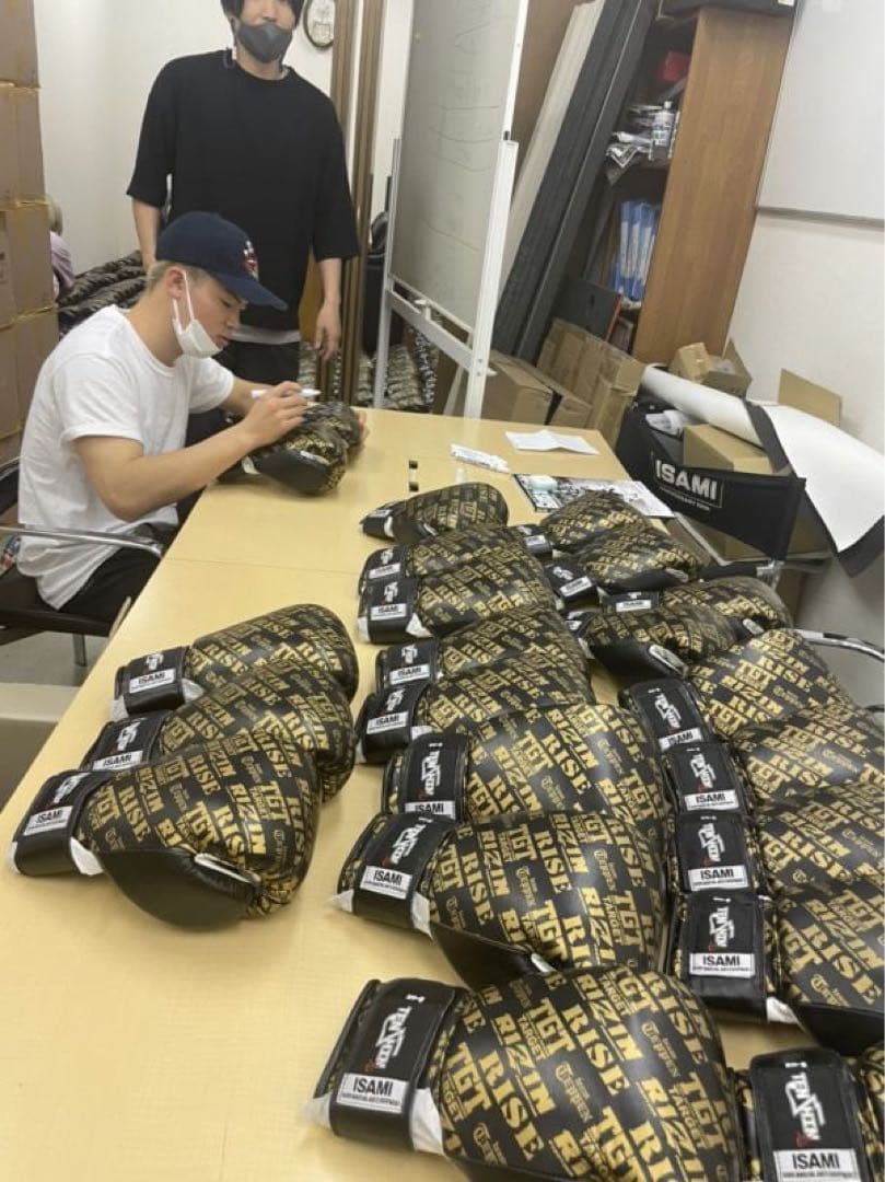 那須川天心　キックボクシング引退記念グローブ　直筆サイン入り