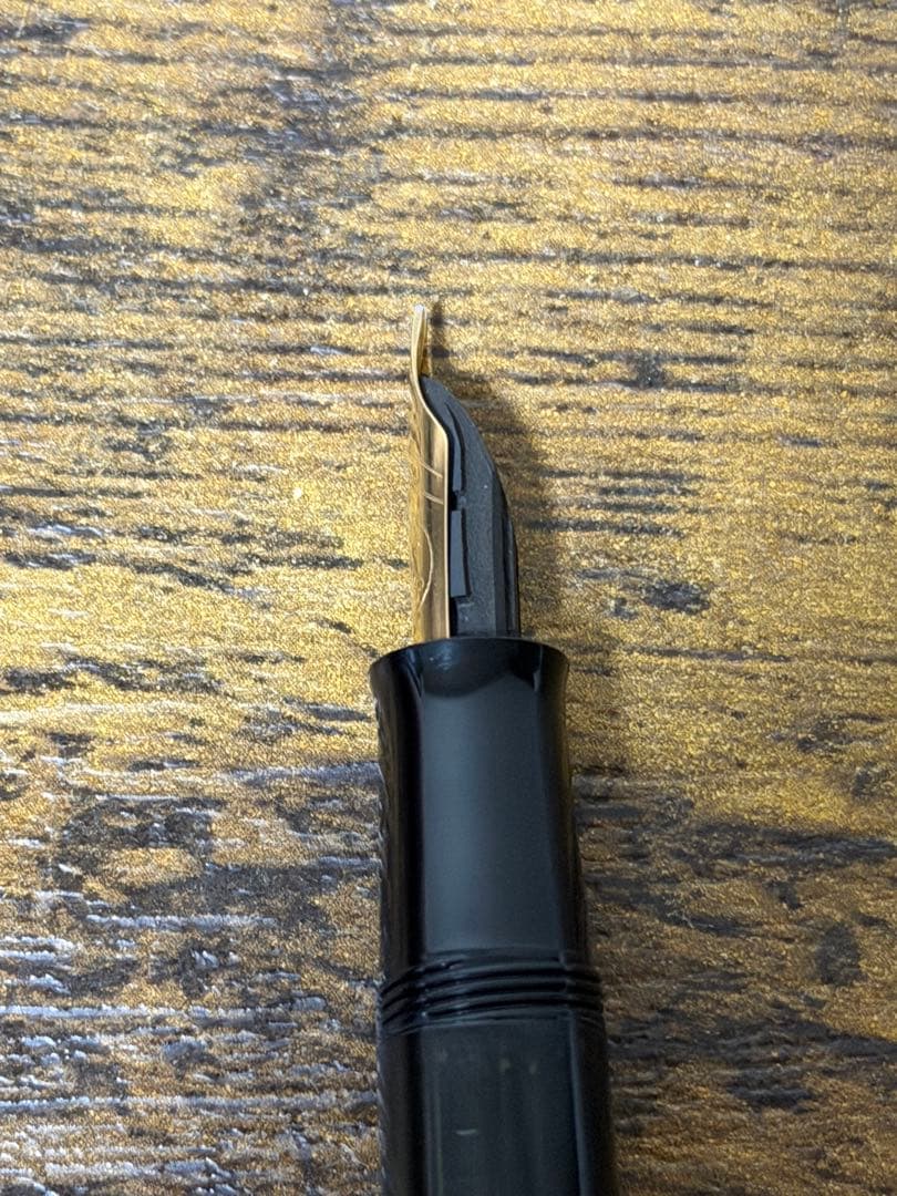 1970年代　ペリカン　万年筆　400NN ブラックストライプ　14c 細字