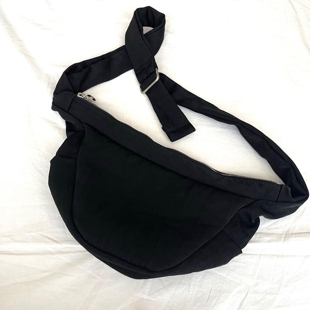 【極美品】ITTI ANNIE PUFFER MINI MOONBAG ブラック