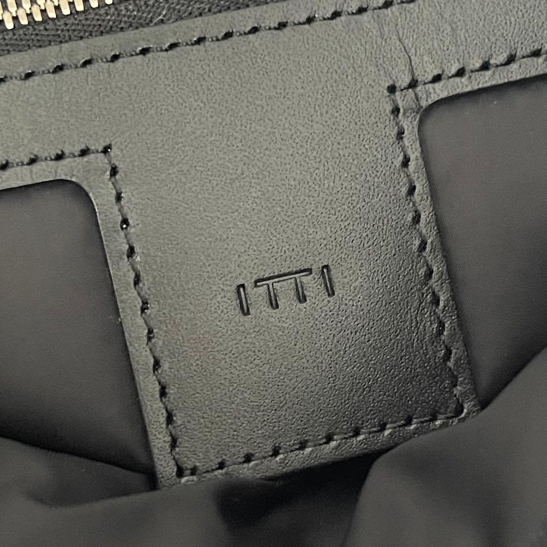 【極美品】ITTI ANNIE PUFFER MINI MOONBAG ブラック