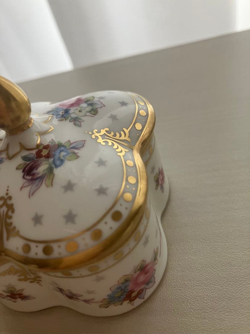 ロイヤルクラウンダービー　ロイヤルアントワネット　蓋付き　小物入れ