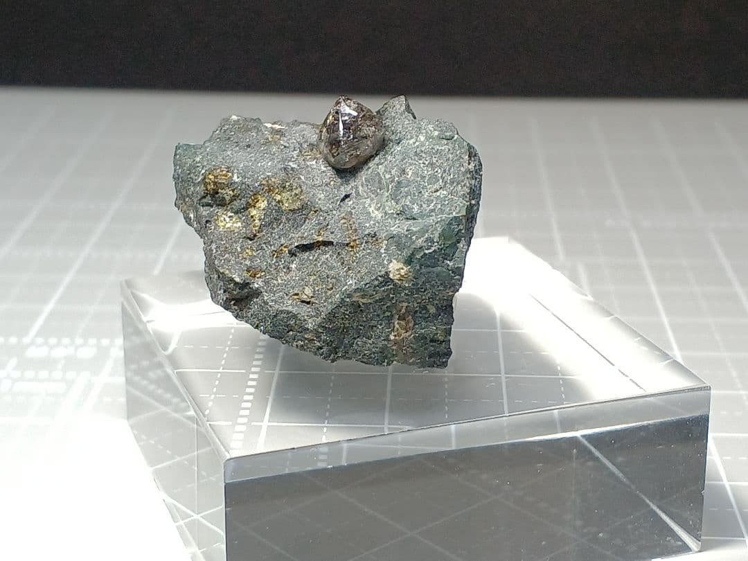 たーさん　ダイヤモンド　キンバーライト　原石　接着標本　鉱物標本