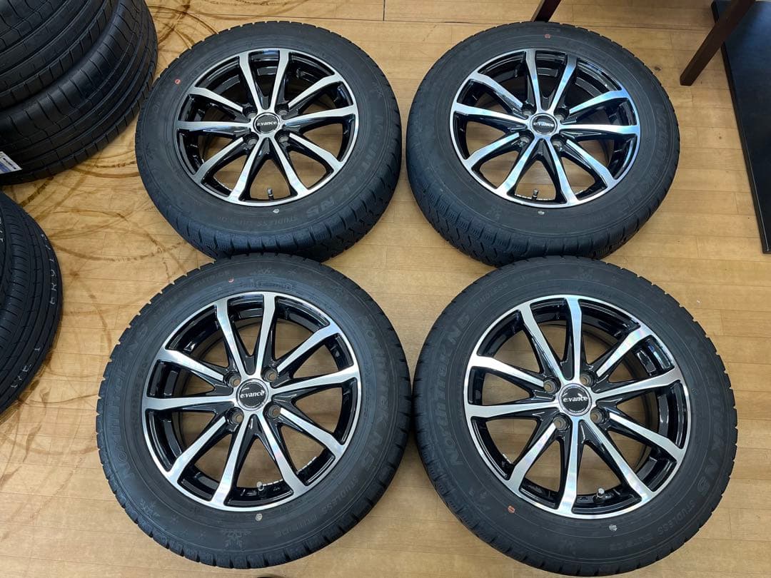 2022年製 中古ノーストレック スタッドレスセット175/65R15 アクア等