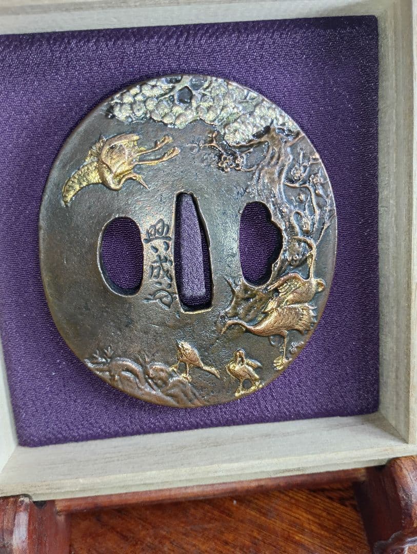 鶴と雲の彫刻 鍔　 興成作