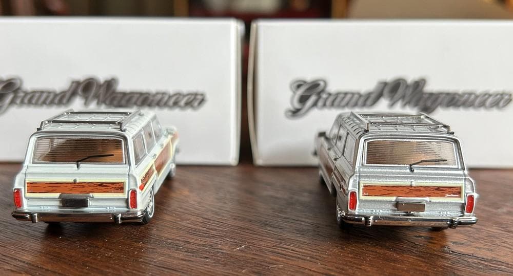 ★Jeep Grand Wagoneerグランドワゴニアミニカー白・銀2台セット