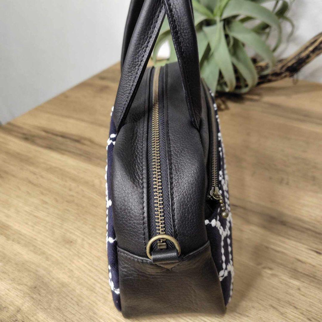 ミナペルホネン/tambourineタンバリンネイビー×白/ラウンドボストン黒革