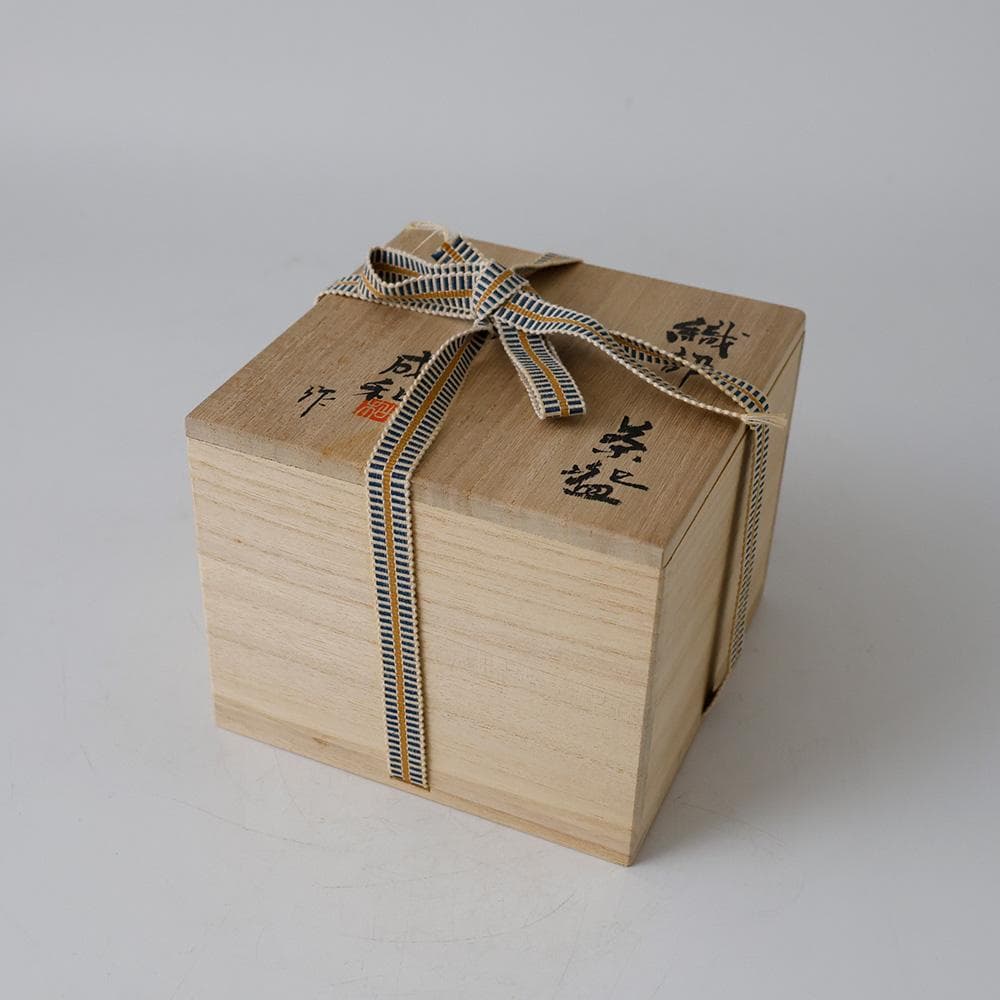 美品 宮地成和 織部焼 茶碗 共箱 栞 人気の美濃焼 織部茶碗