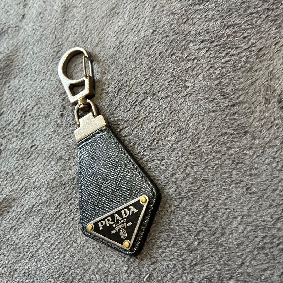 プラダ　キーホルダー　ストラップ　キーリング　0710