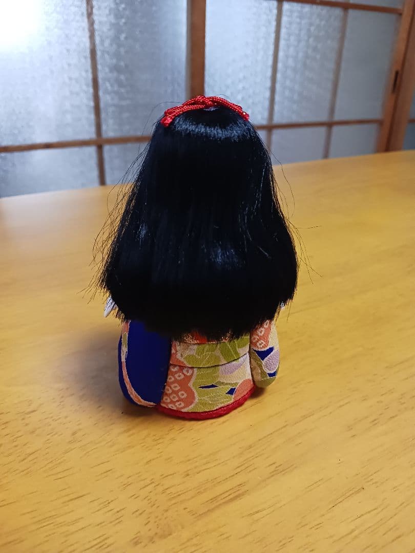 市松人形 青と赤の着物