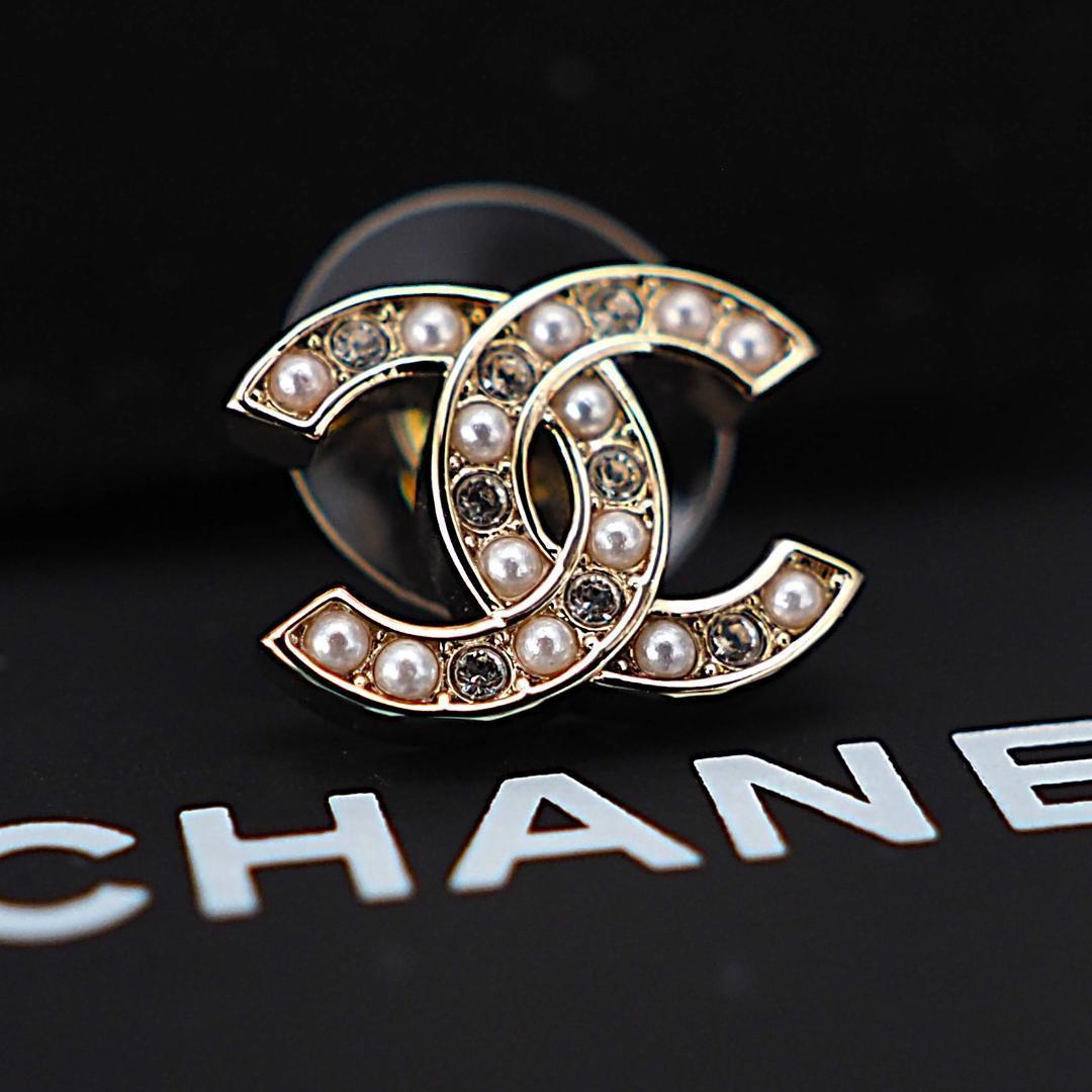 セール　2024年 新品同様 CHANEL シャネル パール×ストラス ピアス