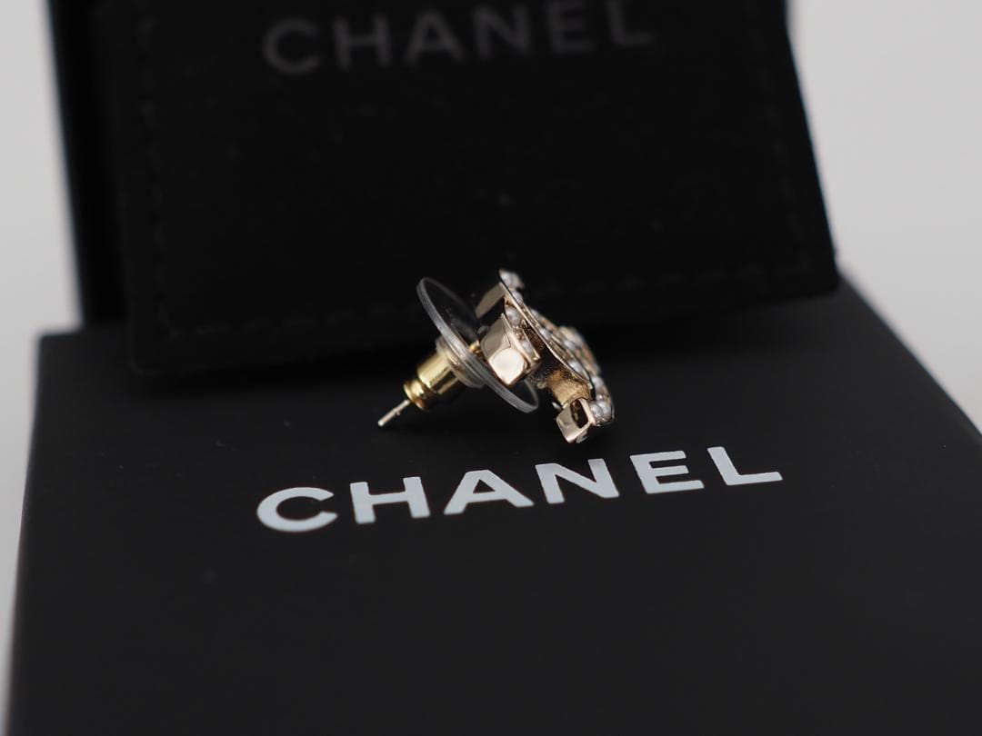 セール　2024年 新品同様 CHANEL シャネル パール×ストラス ピアス