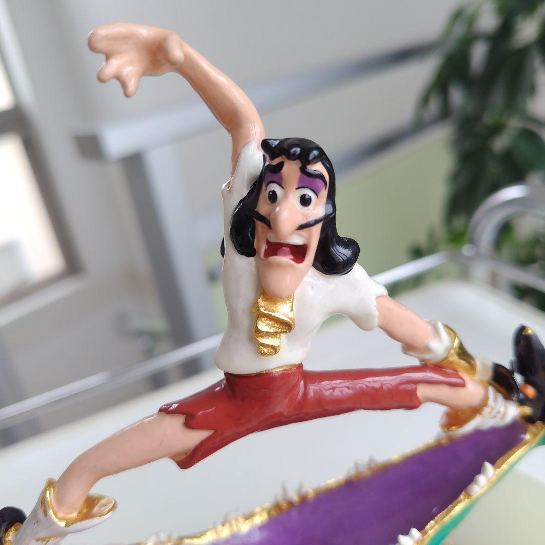レア美品です！DISNEY Captain Hook 天然石 台座 フィギュア