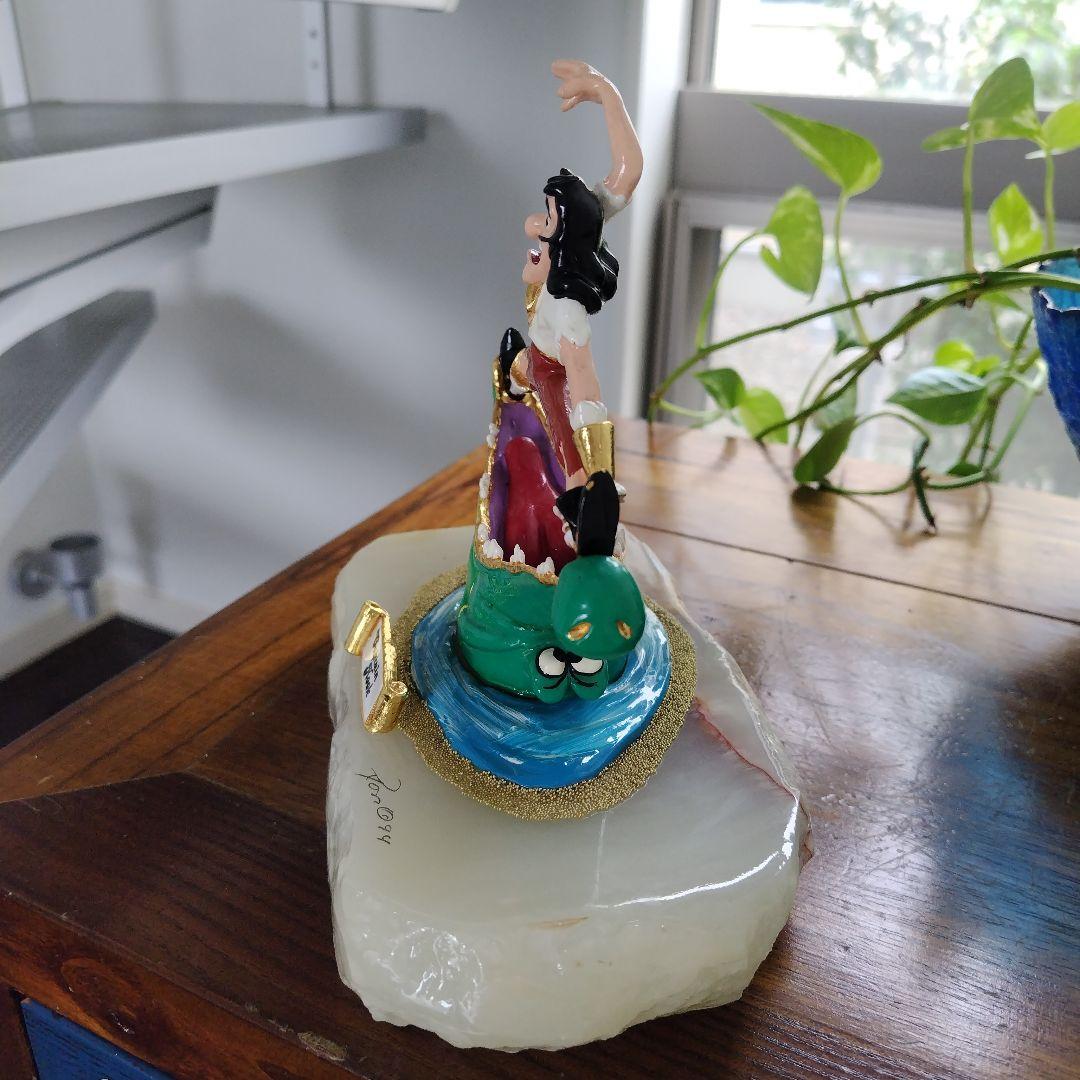 レア美品です！DISNEY Captain Hook 天然石 台座 フィギュア