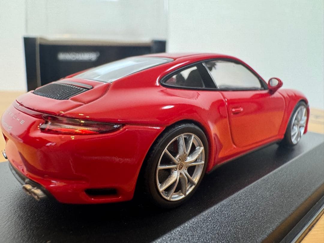 【MINICHAMPS】限定300台 Porsche 911 Carrera4S