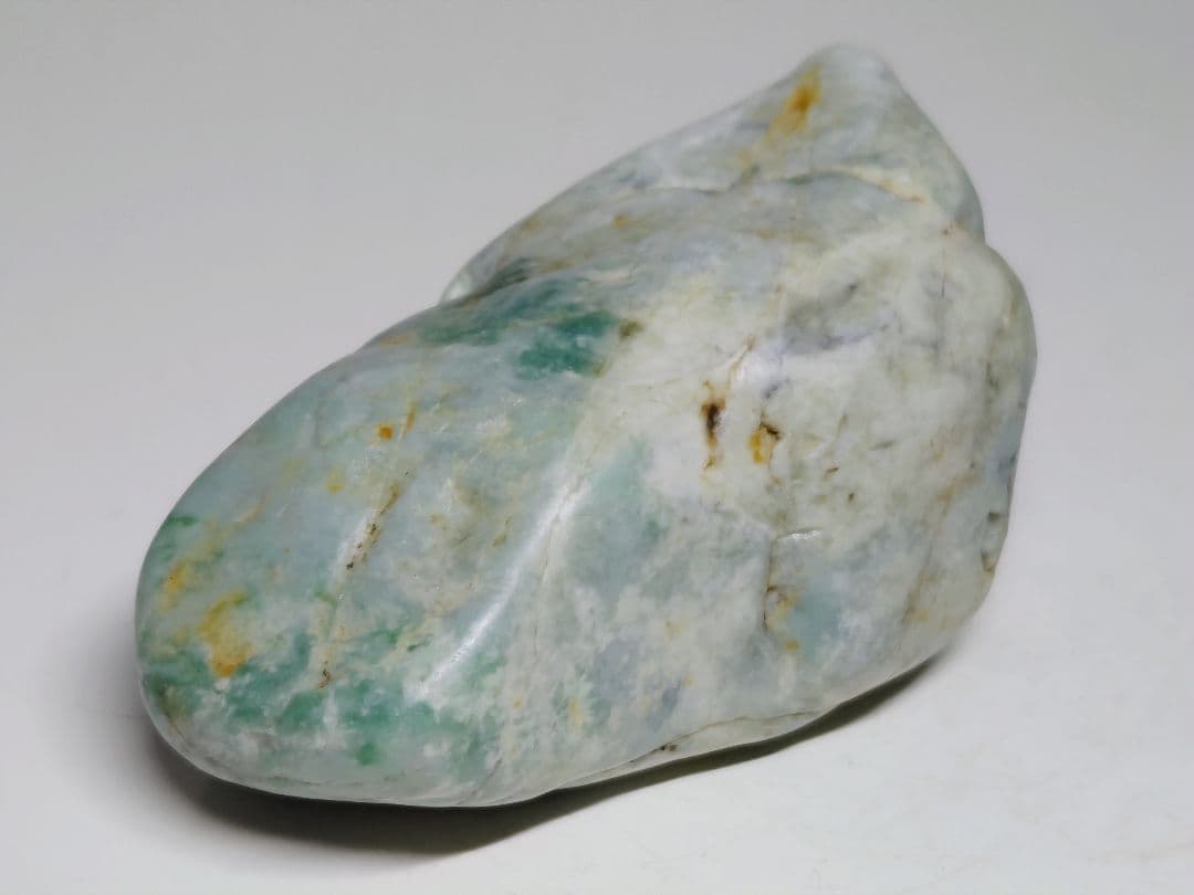 白緑 370g 翡翠 ヒスイ 原石 鑑賞石 自然石 誕生石 鉱物 鉱石 水石