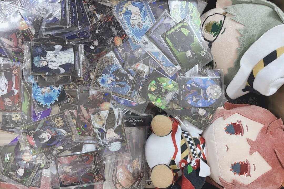 ツイステッドワンダーランド ツイステ ぬいぐるみ アクスタ 缶バッジ まとめ売り