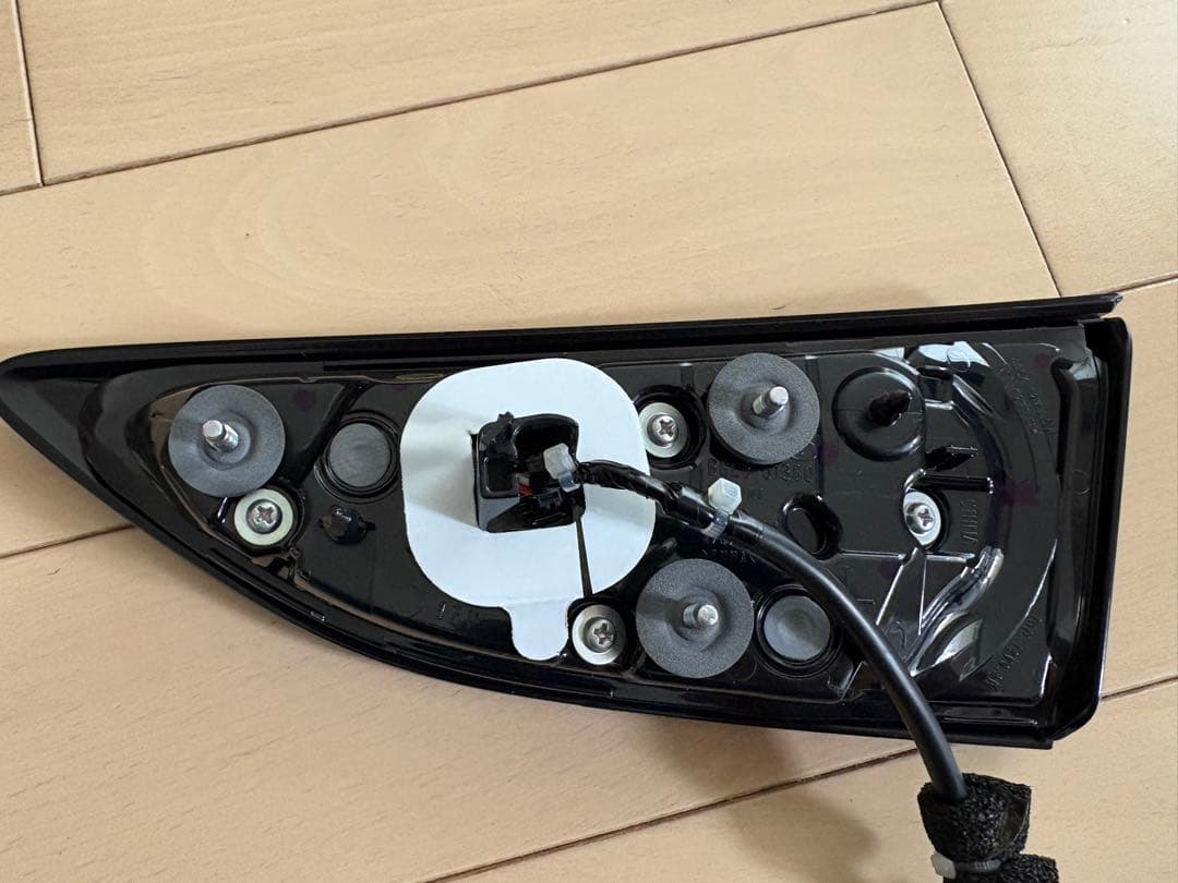 マツダ3 ファストバック　15S用テールゲート側　テールライトR/Lセット