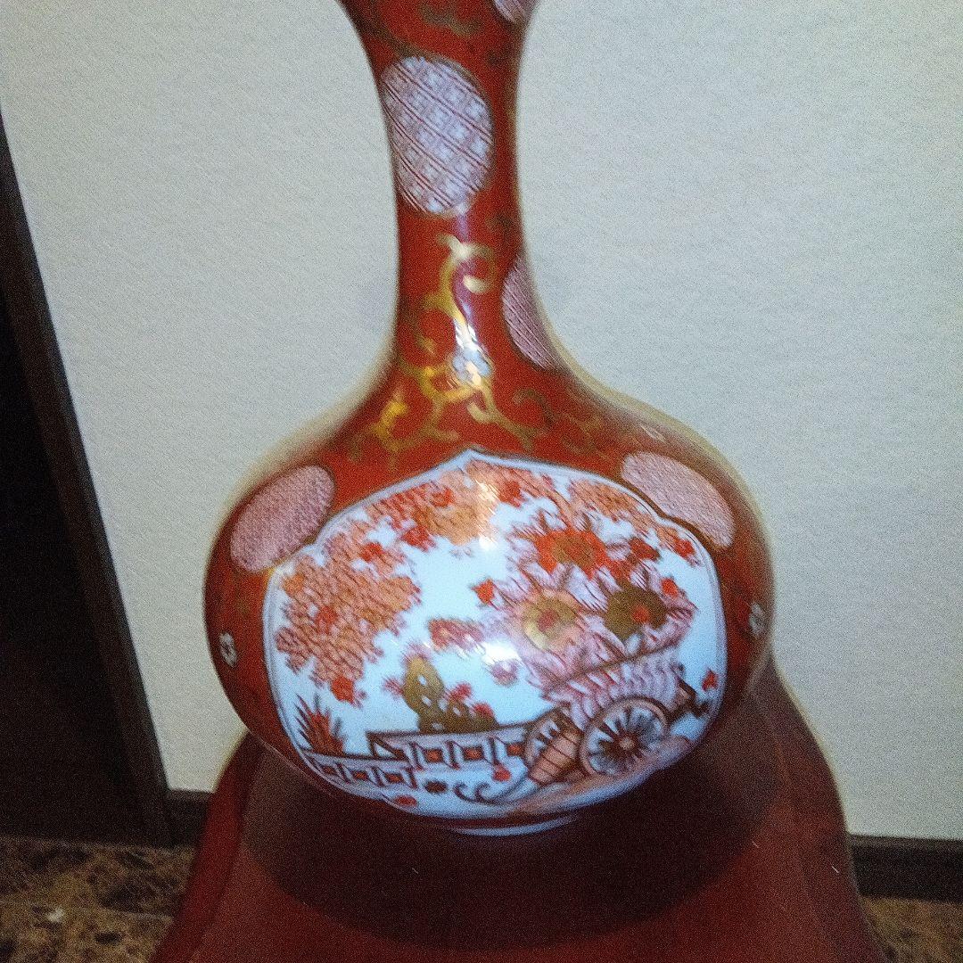 赤と白の花柄陶器花瓶