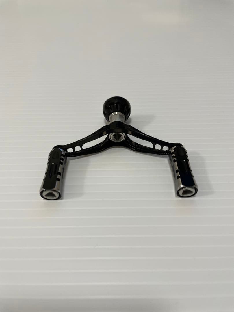 新品未使用　超軽量　ダブルハンドル　ダイワ　ブラック シルバー　34 似