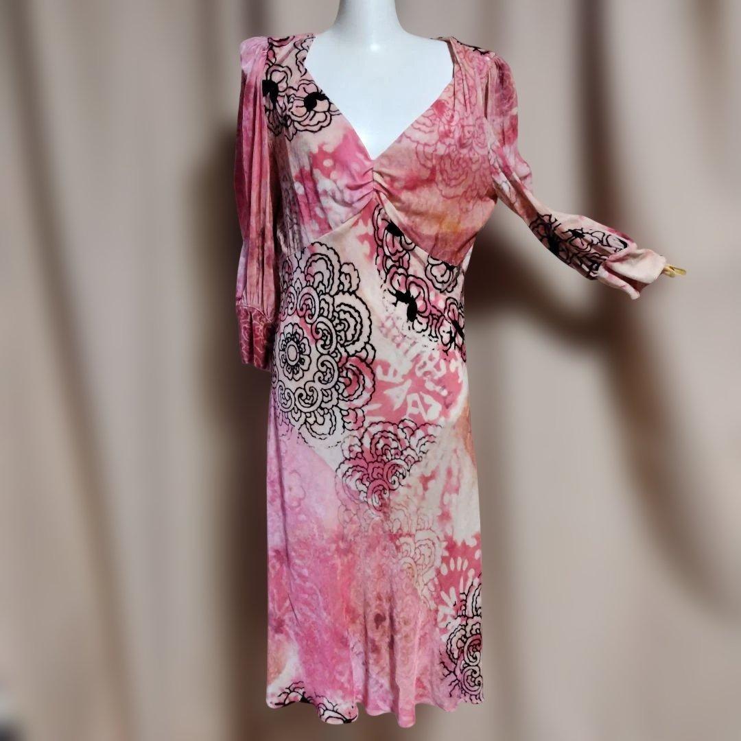 galliano 花柄ピンク系Vネックひざ丈ワンピース