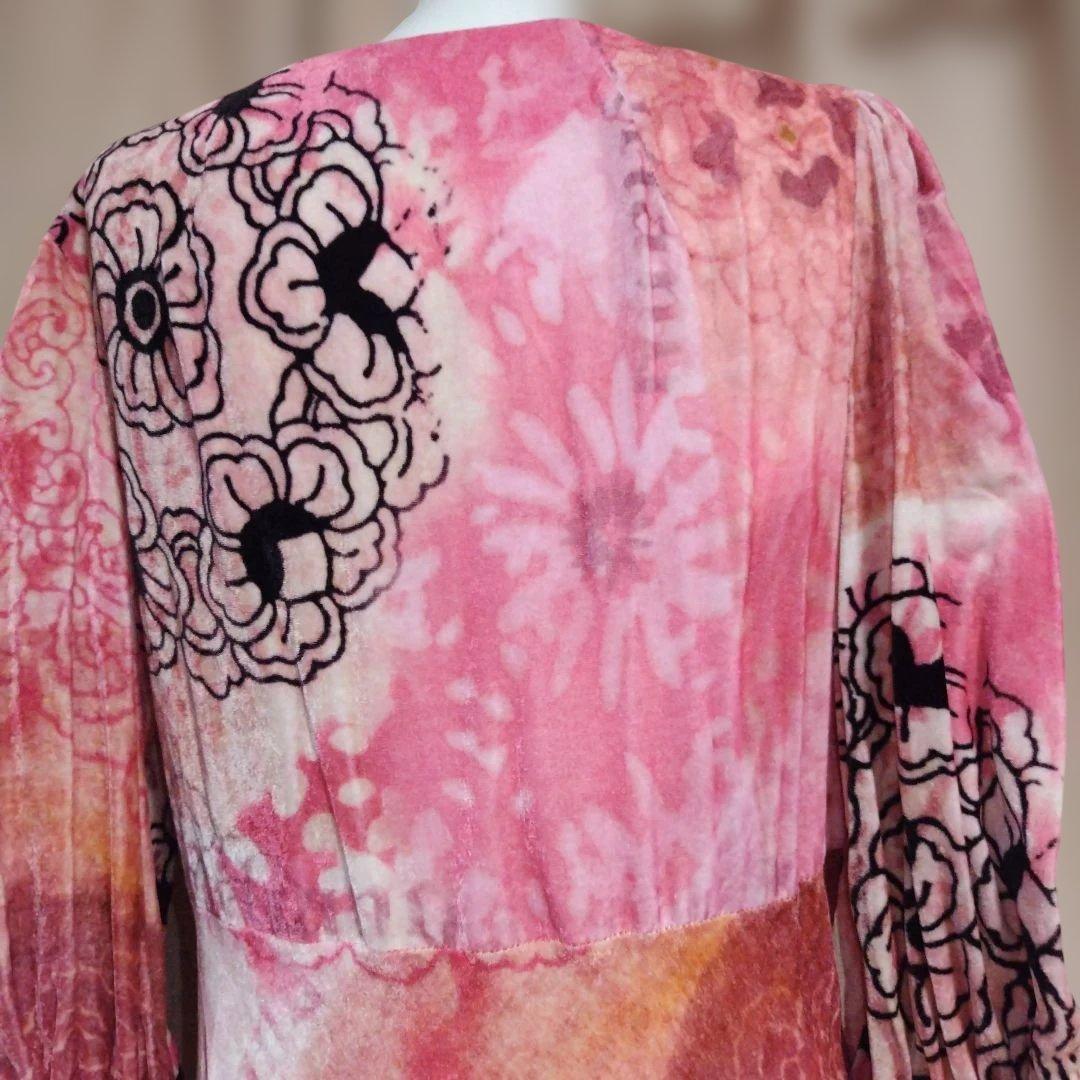 galliano 花柄ピンク系Vネックひざ丈ワンピース