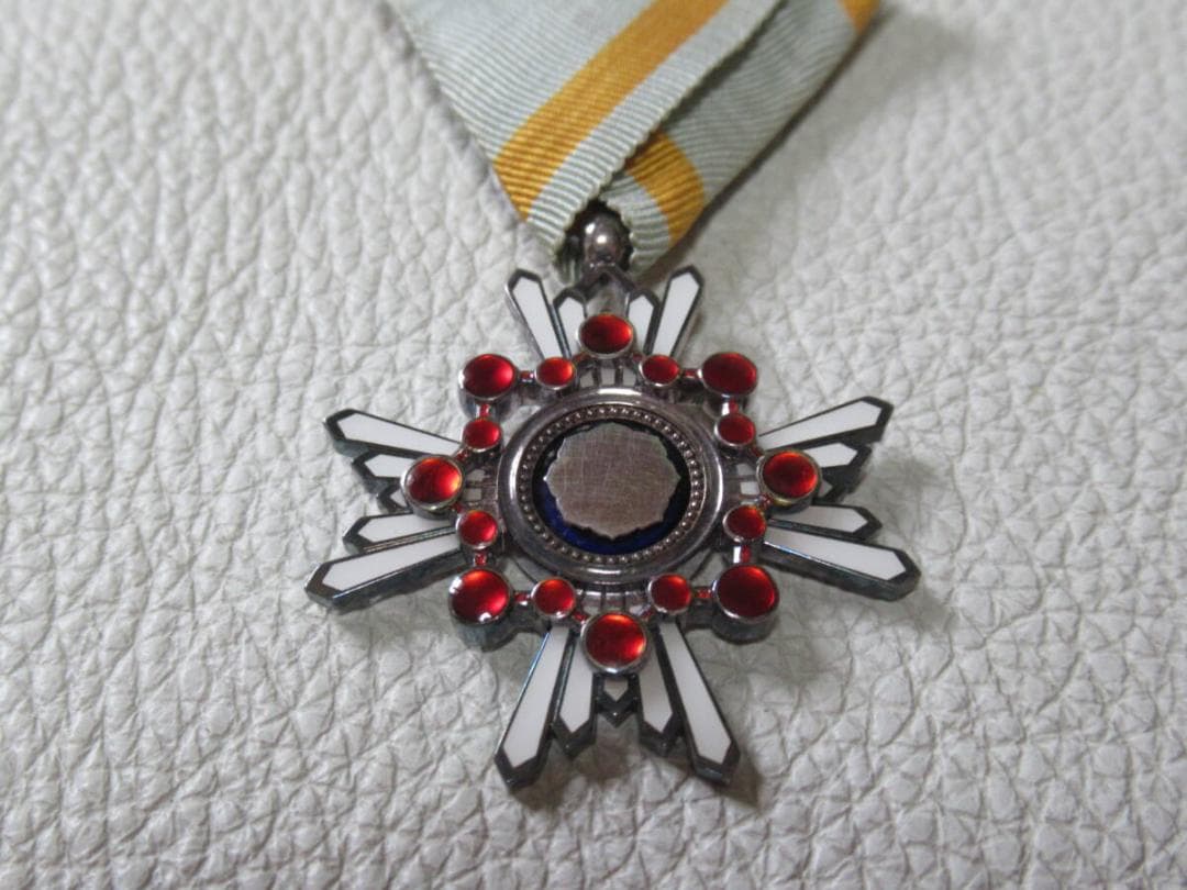 未使用 大正時代 黒漆塗箱/略章付◆勲六等瑞宝章(瑞宝単光章) 銀製 勲章/徽章