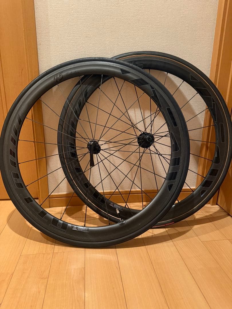ロードバイクカーボンホイール　ATTAQUE 45チューブラー　タイヤ付き