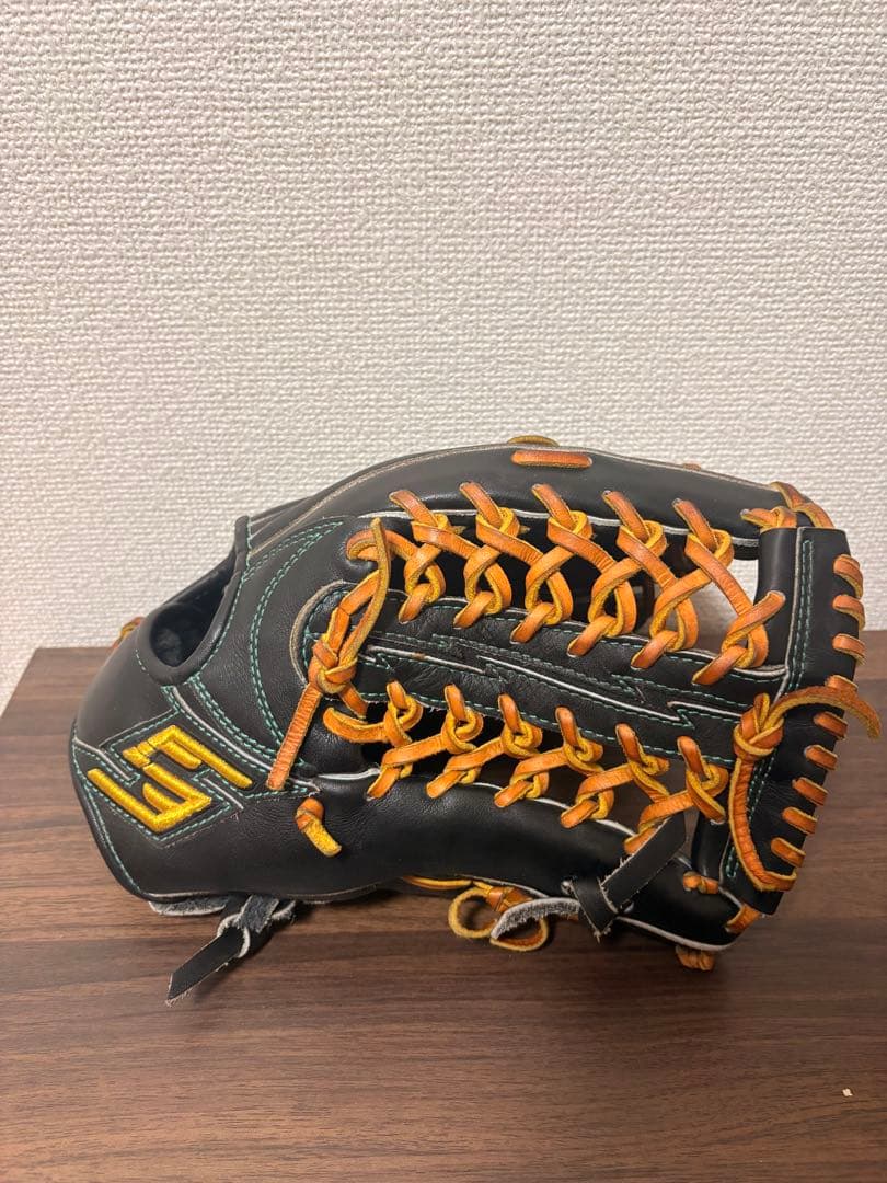 硬式外野手用グローブ