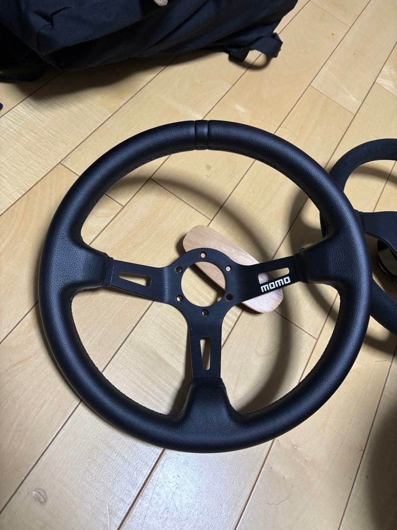 momo ステアリングホイール 3本スポーク 黒
