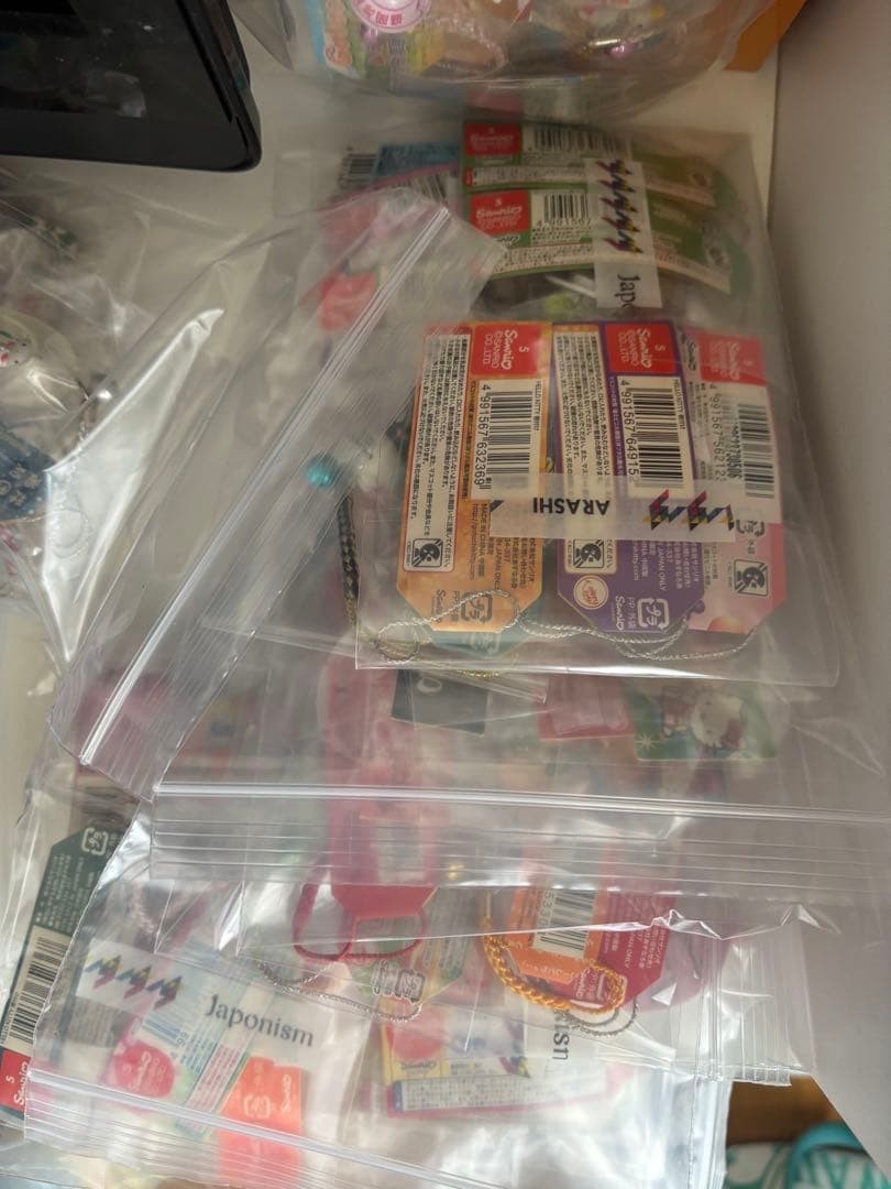 ご当地キティ　根付け75点まとめ売り