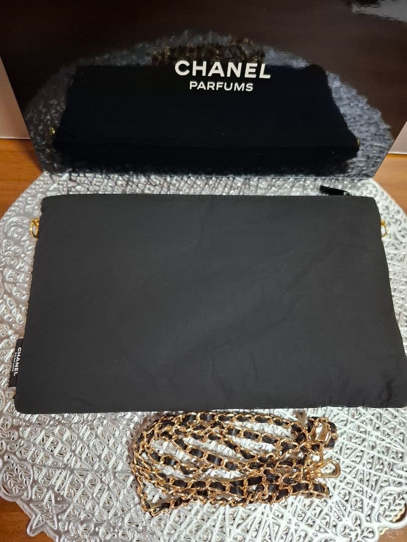 CHANEL 香水ボトルデザイン　ノベルティポーチ　ブラック　斜め掛け
