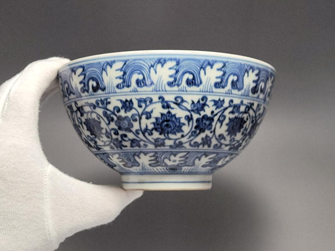 染付 内部波紋 纏枝花紋 碗「大明宣徳年製」銘 明清時代 幅約16.1cm