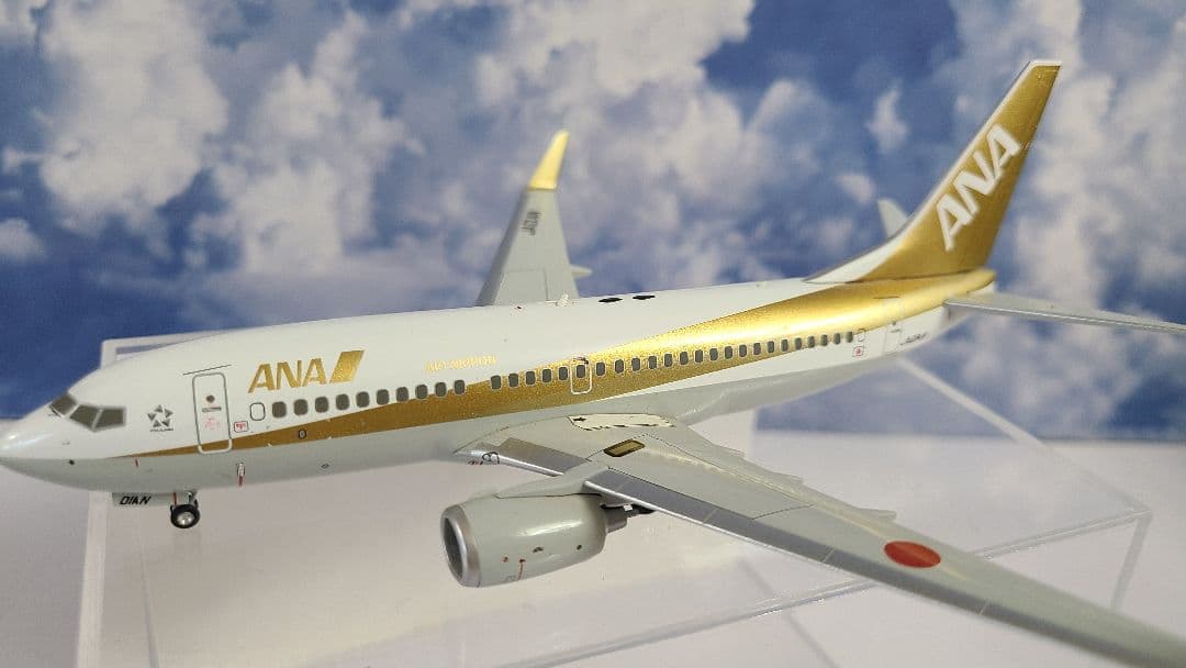 B737-700 ANA ゴールドジェット JA01AN