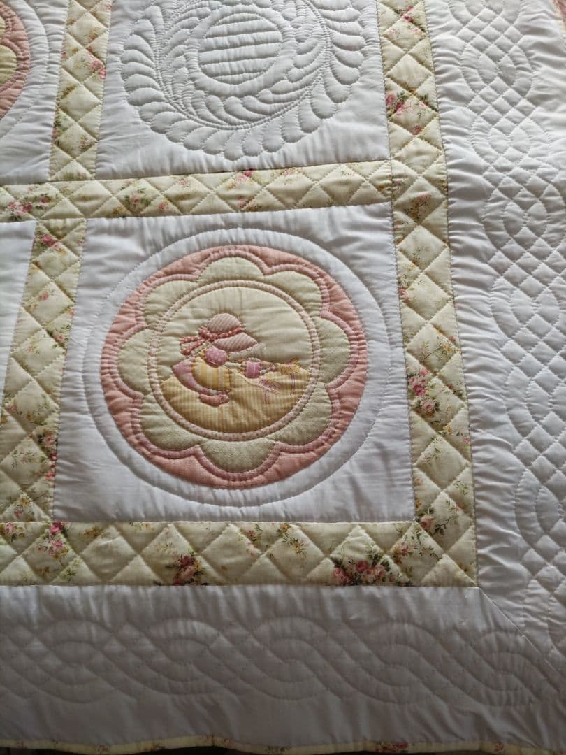 専用になりました。スーちゃんパッチワークキルトタペストリー