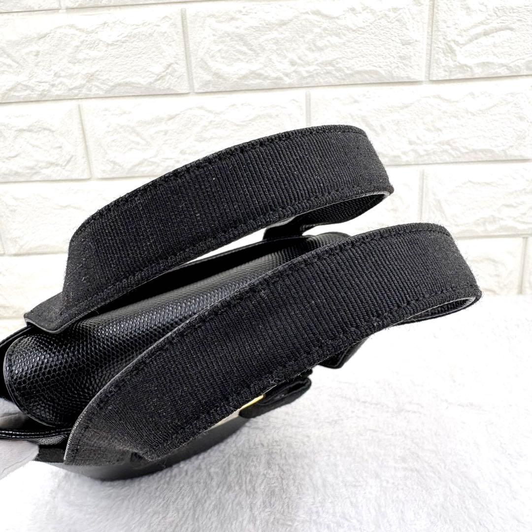 【美品】Ferragamo　フェラガモ　ヴァラリボン　ハンドバッグ　リザード