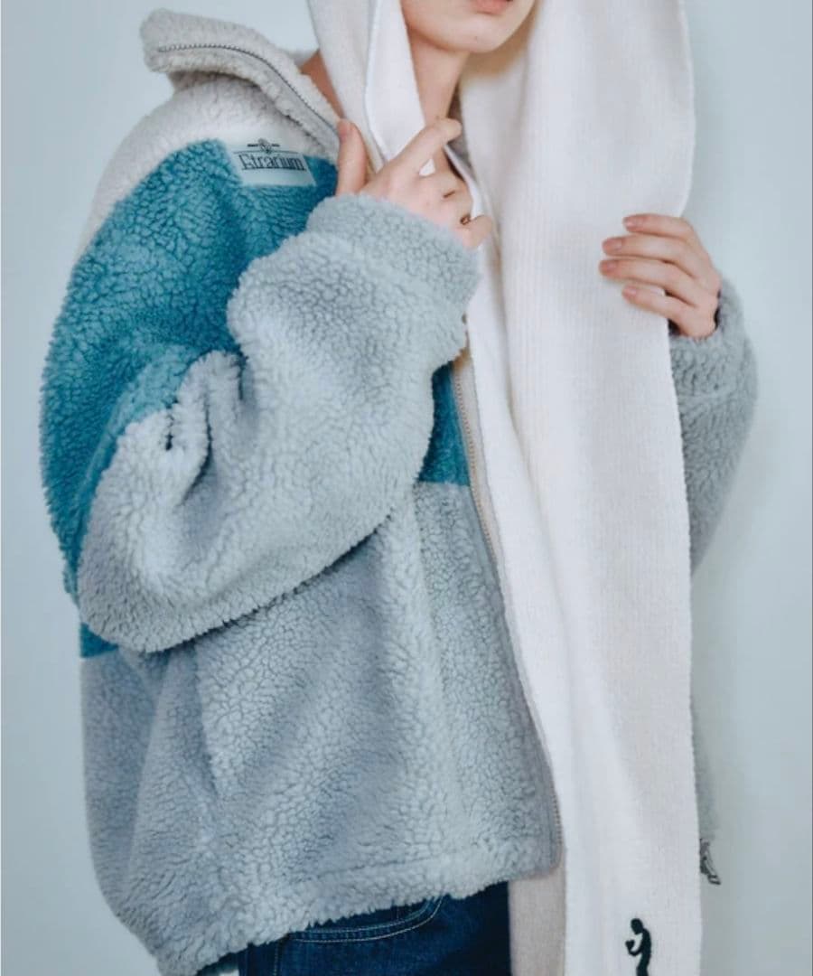 Etrarium ボアブルゾン　ホワイト/ブルー