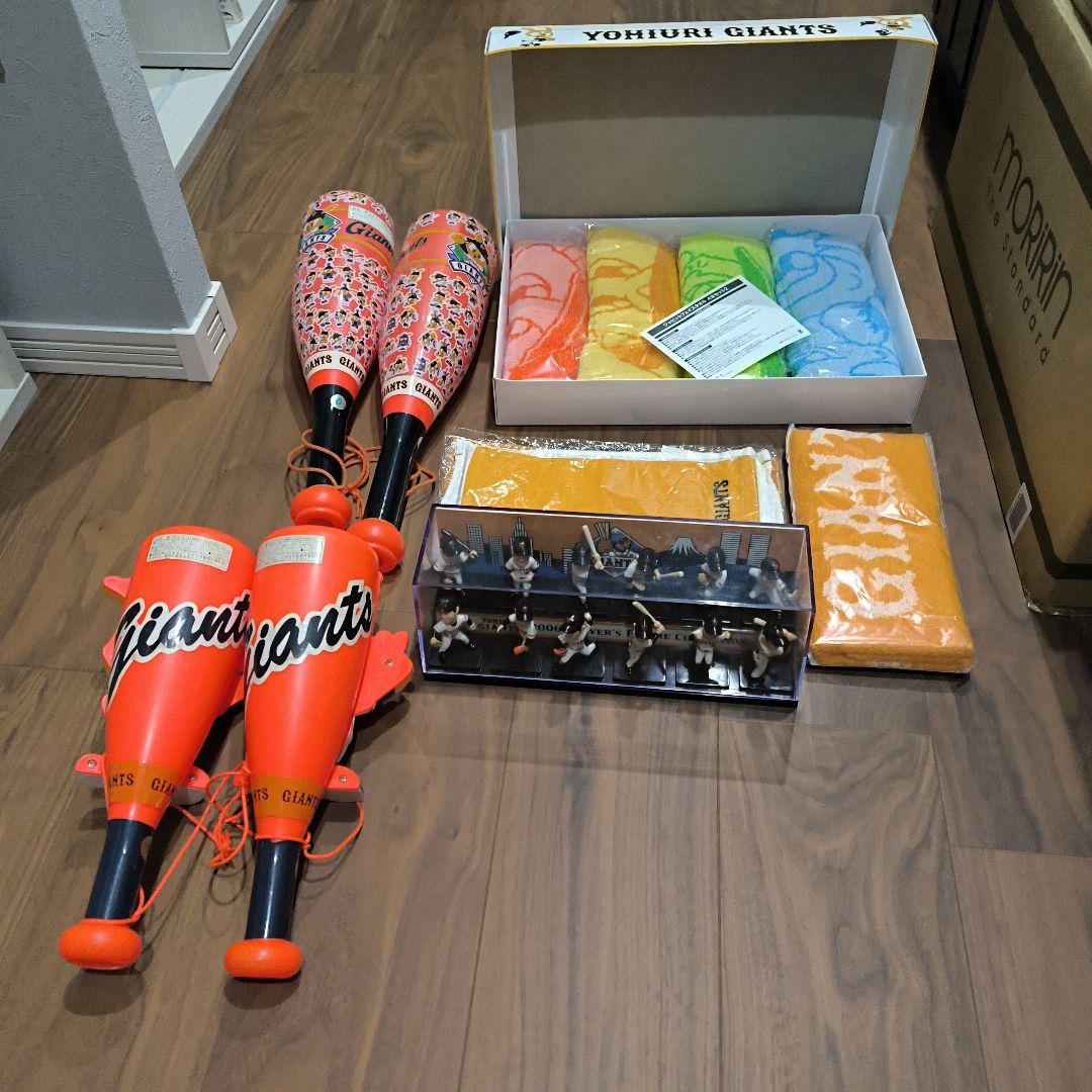 読売巨人応援メガホンとフィギュア、高橋由伸サイン等セット