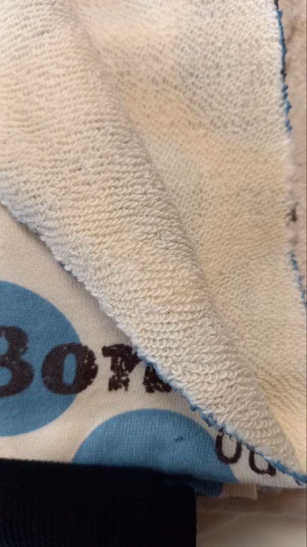 水色ドットの服