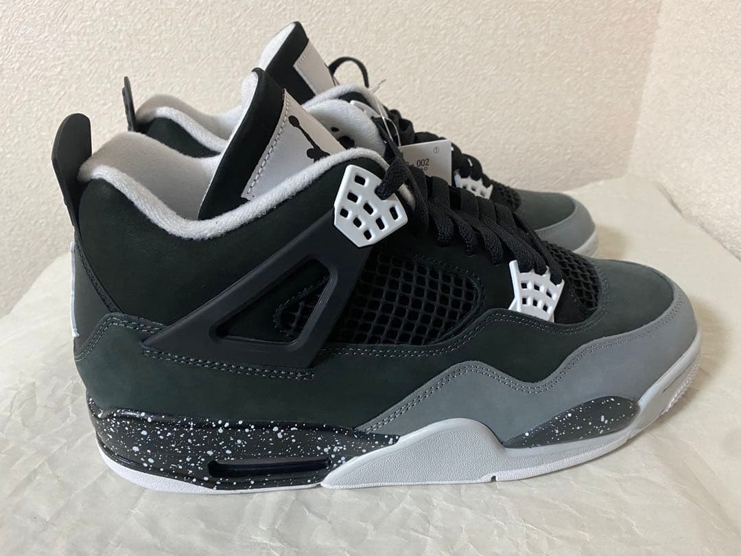 新品 AIR JORDAN 4 RETRO BLACK/WHITE ハイカット