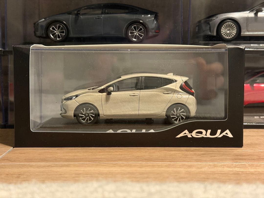 TOYOTA AQUA カラーサンプルカー
