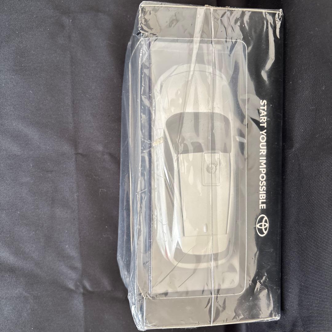 トヨタ HARRIER ミニカー ホワイト