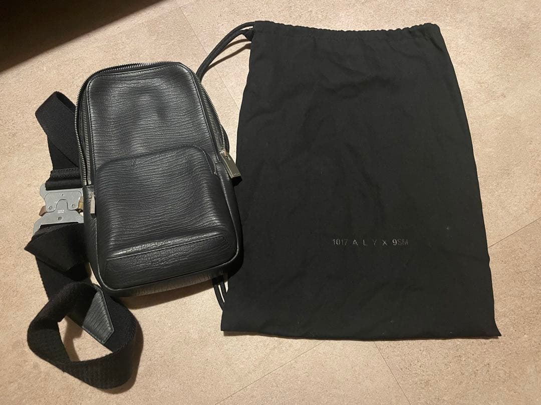 アリクス　ショルダーバック