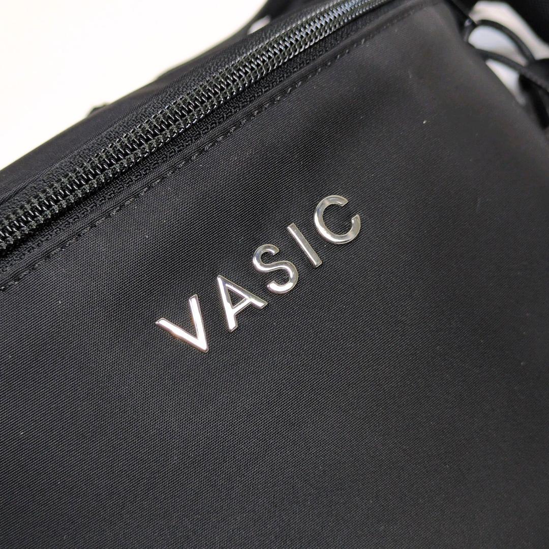 美品 VASIC ヴァジック DAY-TO FANNY PACK ボディーバッグ