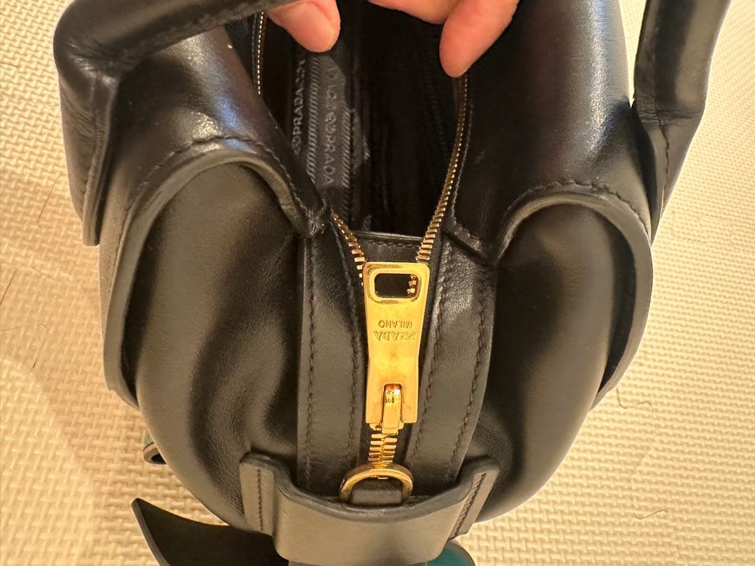 美品！PRADA 花柄ハンドバッグ