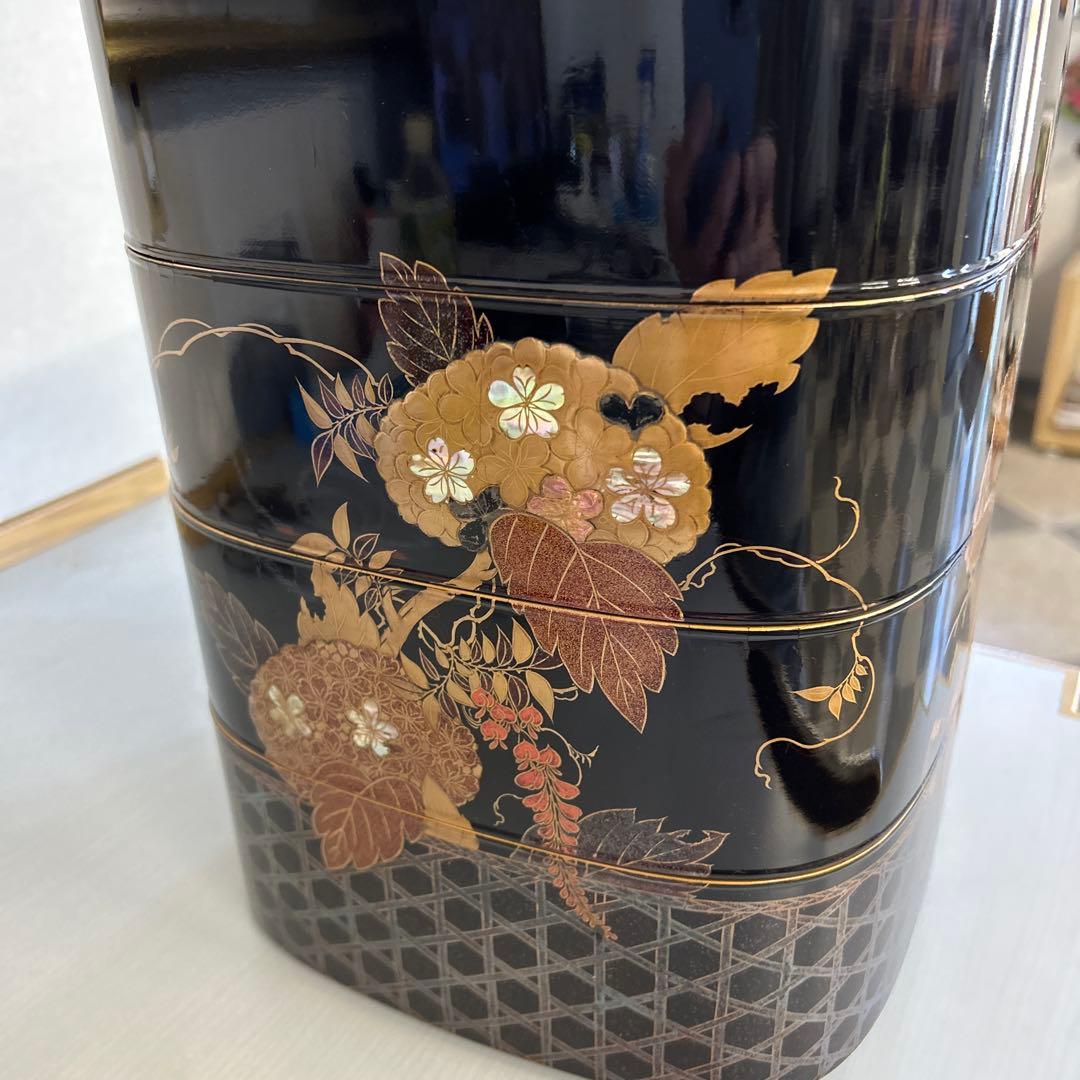 重箱４段金箔と蝶貝使用