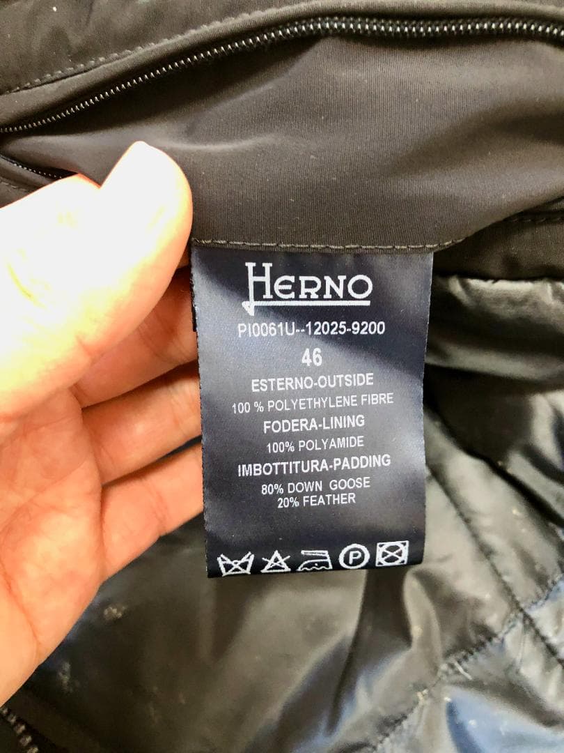 【HERNO】ダウンコート　46・Mサイズ　ブラック