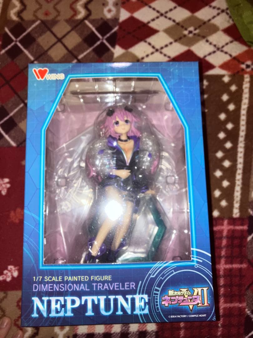 ネプテューヌ　次元の旅人　1/7フィギュア