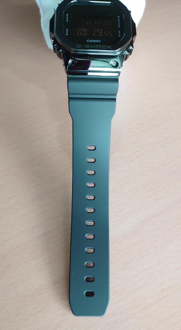 【新品】G-SHOCK メタルケース腕時計 GM-5600UB-1JF