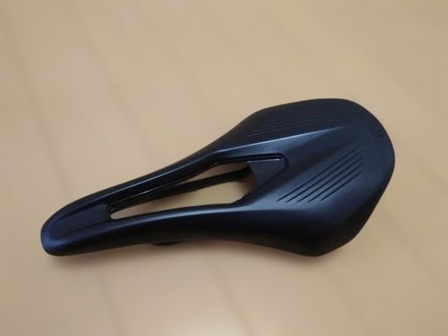 フィジーク　ARGO　VENTO　R1　 サドル 140mm ②